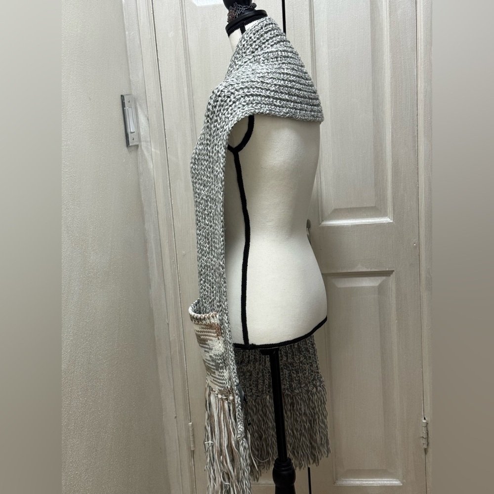 Anthropologie Fringed Pockets Knit Boho Scarf Grey/Beige - Picture 4 of 12